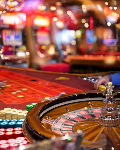 piramid live casino with multiple dealer tables and real-time streaming