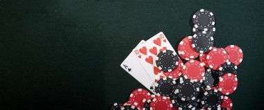 piramid mobile app showing multi-currency account balance and live blackjack table